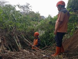 Longsor Timpa Satu Rumah Warga di Kota Sukabumi