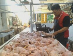 Harga Daging Ayam di Pasar Kota Sukabumi Jelang Ramadhan Melambung