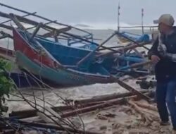 Diterjang Badai Seratusan Perahu Nelayan Ujung Genteng Rusak dan Hilang