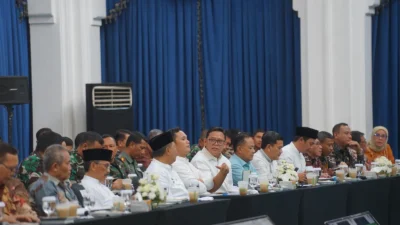 Penjabat (Pj) Wali Kota Sukabumi Kusmana Hartadji menghadiri rapat koordinasi (Rakor) Ketahanan Pangan dan Produktivitas Pertanian di Jawa Barat pada Kamis, 18 April 2024 di Bandung.FOTO: Dokpim Kota Sukabumi