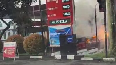 Korsleting Listrik, Angkot Jurusan Pabuaran-Pasundan Terbakar di SPBU