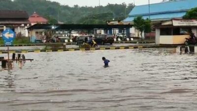 Banjir di Terminal Type A kota Sukabumi pasca hujan deras, Foto: Istimewa.