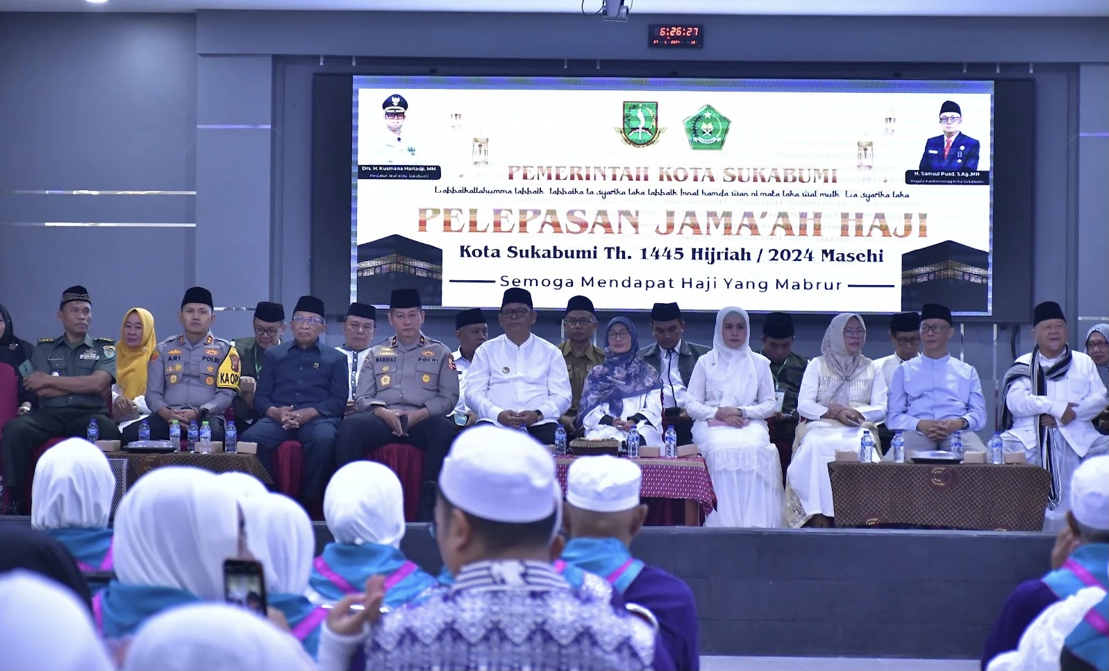 Pemkot Sukabumi melepas 336 jemaah calon haji yang diselenggarakan di Gedung Anton Sujarwo, Setukpa Lemdiklat Polri, pada Senin, 27 Mei 2024. Foto: Dokpim Kota Sukabumi.