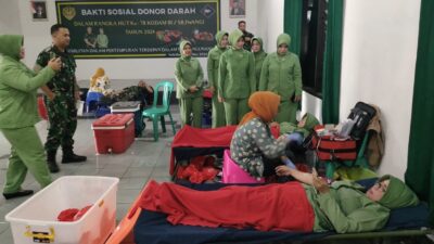 Kodim 0607/Kota Sukabumi berkolaborasi dengan PMI melaksanakan kegiatan donor darah dalam rangka menyambut peringatan HUT Kodam III/Siliwangi ke-78, di Aula Sudirman Makodim 0607/ Kota Sukabumi, pada Jumat, 17 Mei 2024. Foto: Pendim 0607 for HALOSMI.