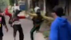 Tangkapan Layar Video Viral Duel Korban M-P (Jaket Merah) Dengan Lawannya (Sumber : Istimewa)