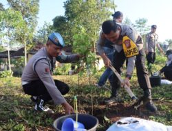 Sambut Hari Bhayangkara ke-78, Polres Sukabumi Kota Tanam 1100 Bibit Pohon