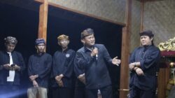 Kepala BNNK Sukabumi, Sudirman, saat memberikan sambutan dalam acara acara pembukaan Seren Taun Kasepuhan Cipta Mulya ke-445, pada Jumat, 26 Juli 2024. Foto: Humas BNNK Sukabumi.