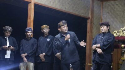 Kepala BNNK Sukabumi, Sudirman, saat memberikan sambutan dalam acara acara pembukaan Seren Taun Kasepuhan Cipta Mulya ke-445, pada Jumat, 26 Juli 2024. Foto: Humas BNNK Sukabumi.