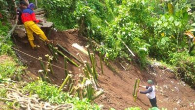 Bencana tanah longsor yang disebabkan curah hujan dengan intensitas yang mengguyur wilayah Kota Sukabumi pada beberapa waktu lalu. Dok. HALOSMI.