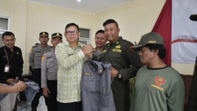Pj Wali Kota Sukabumi Beri Pembekalan ke Satlinmas Cikondang