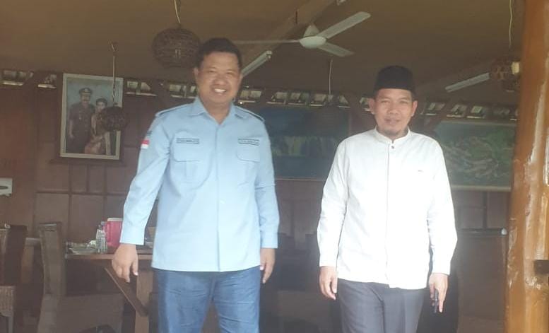 Ketua DPD PKS Kabupaten Sukabumi, M. Sodikin (kanan), bersama dengan Bacalon Wakil Bupati Sukabumi, Fikri Abdul Aziz (kiri). Foto: Istimewa.